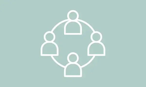 Piktogramm von vier stilisierten Personen, die im Kreis durch Linien miteinander verbunden sind, auf hellgrünem Hintergrund.